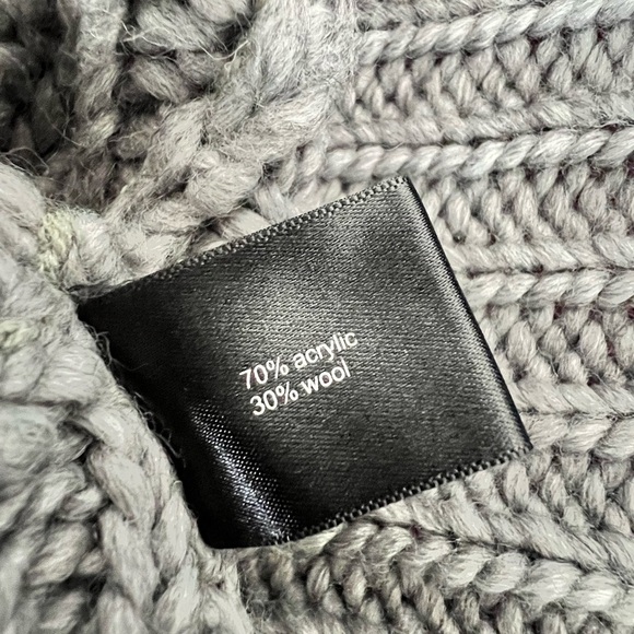 The Limited Sweater Gray Medium​ - Picture 4 of 4